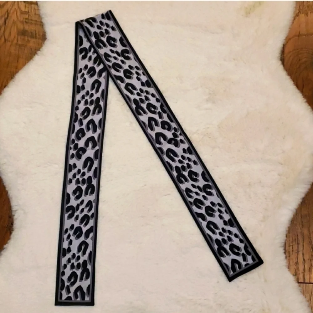 Silver Leopard print Silk Skinny Scarf Twilly